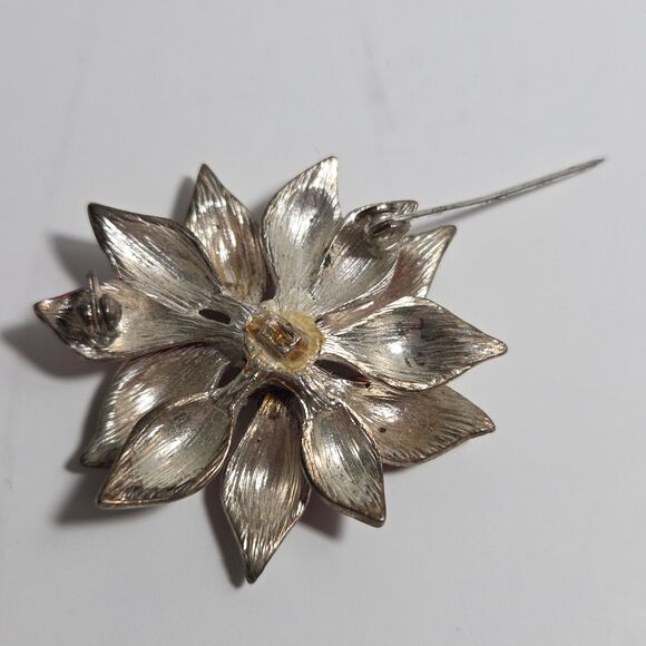 Vintage Red Enamel Poinsettia Flower Brooch Pin, Silver Tone Christmas Holiday J - Picture 3 of 5